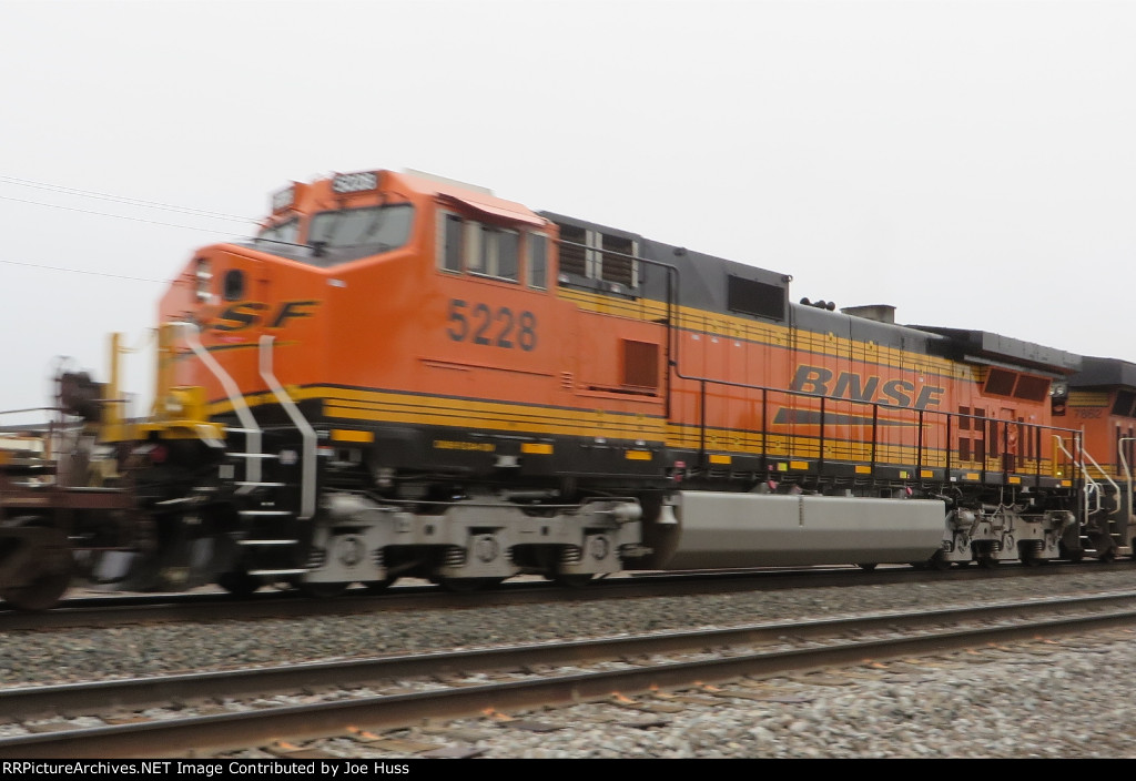 BNSF 5228